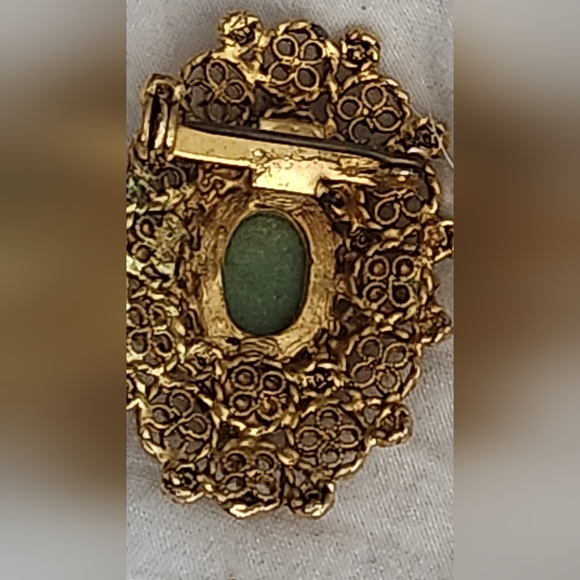 Vintage Green and Ivory Cameo , Filigree goldtone with faux pearls. 1940 era - Picture 8 of 16